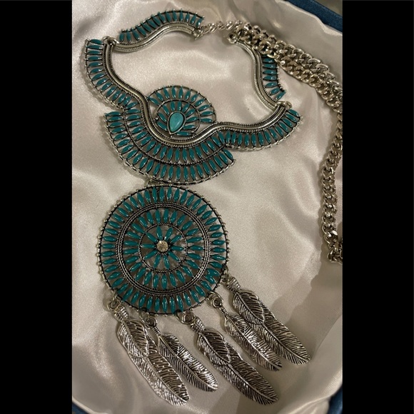 Faux Turquoise Dreamcatcher Necklace -NWT - Picture 4 of 6